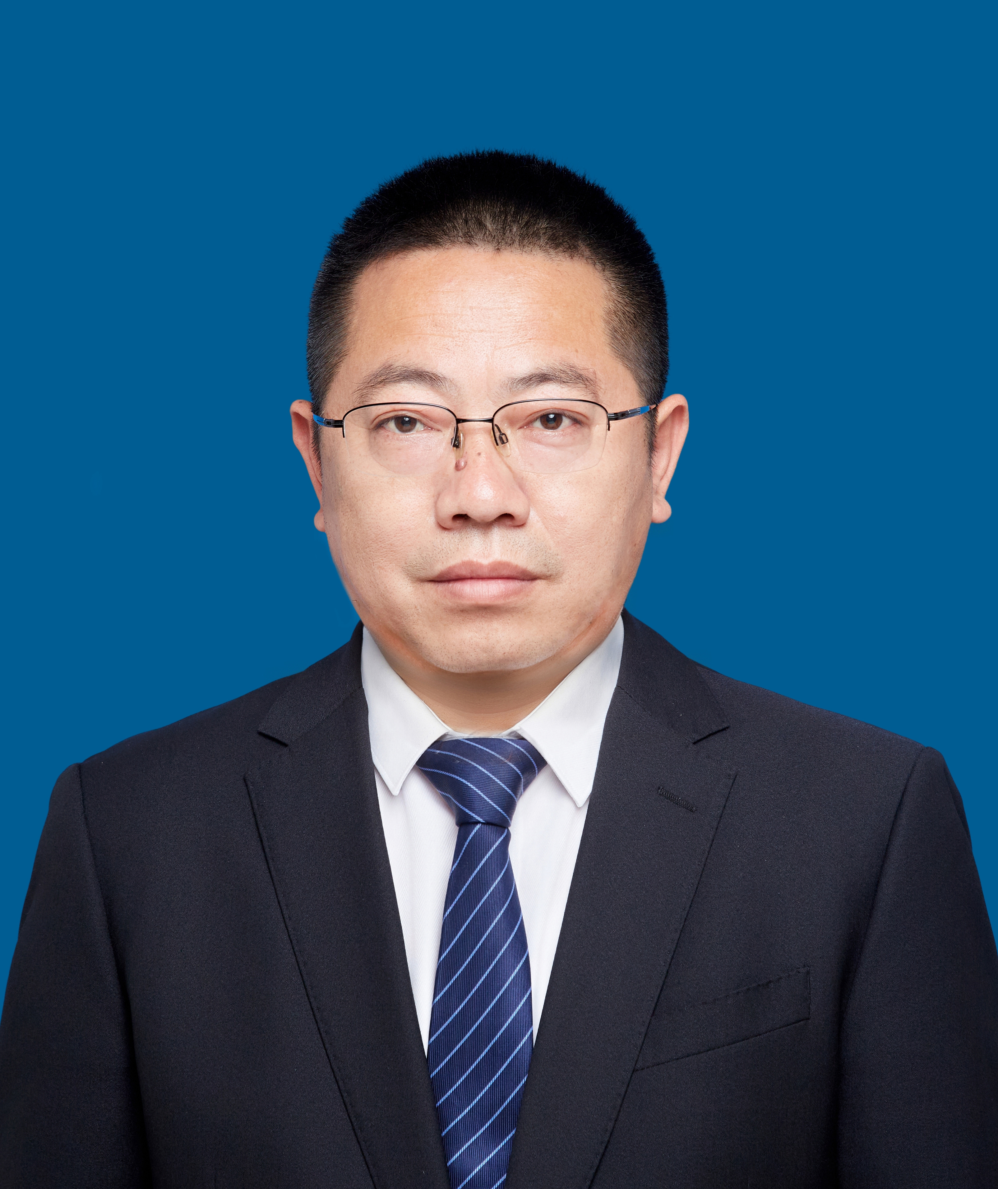 党组成员、副局长：何德永